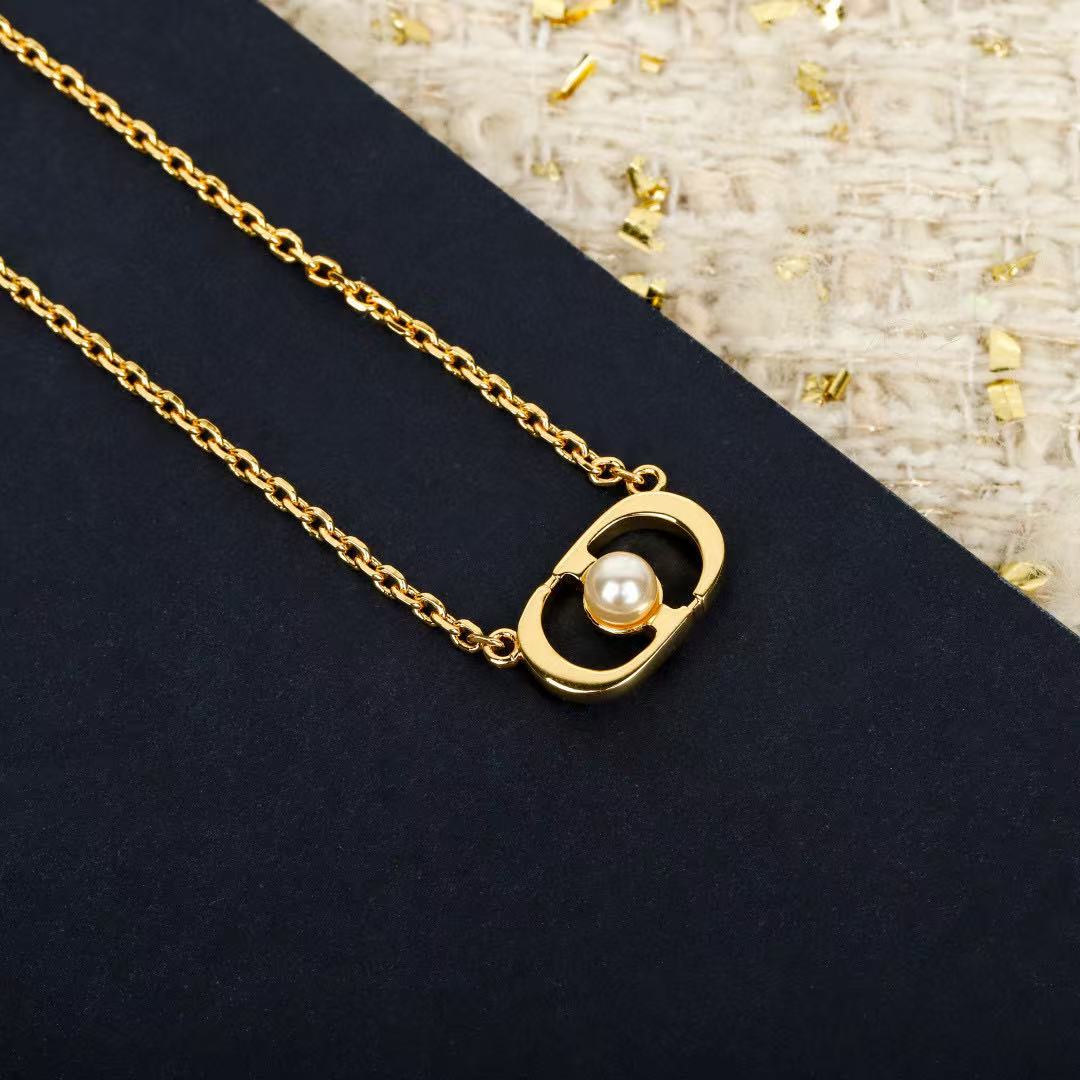 Dior Gold-Tone Overlapping Circle Necklace - product image 6