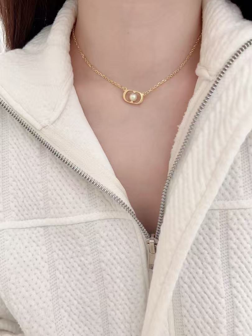 Dior Gold-Tone Overlapping Circle Necklace - product image 8