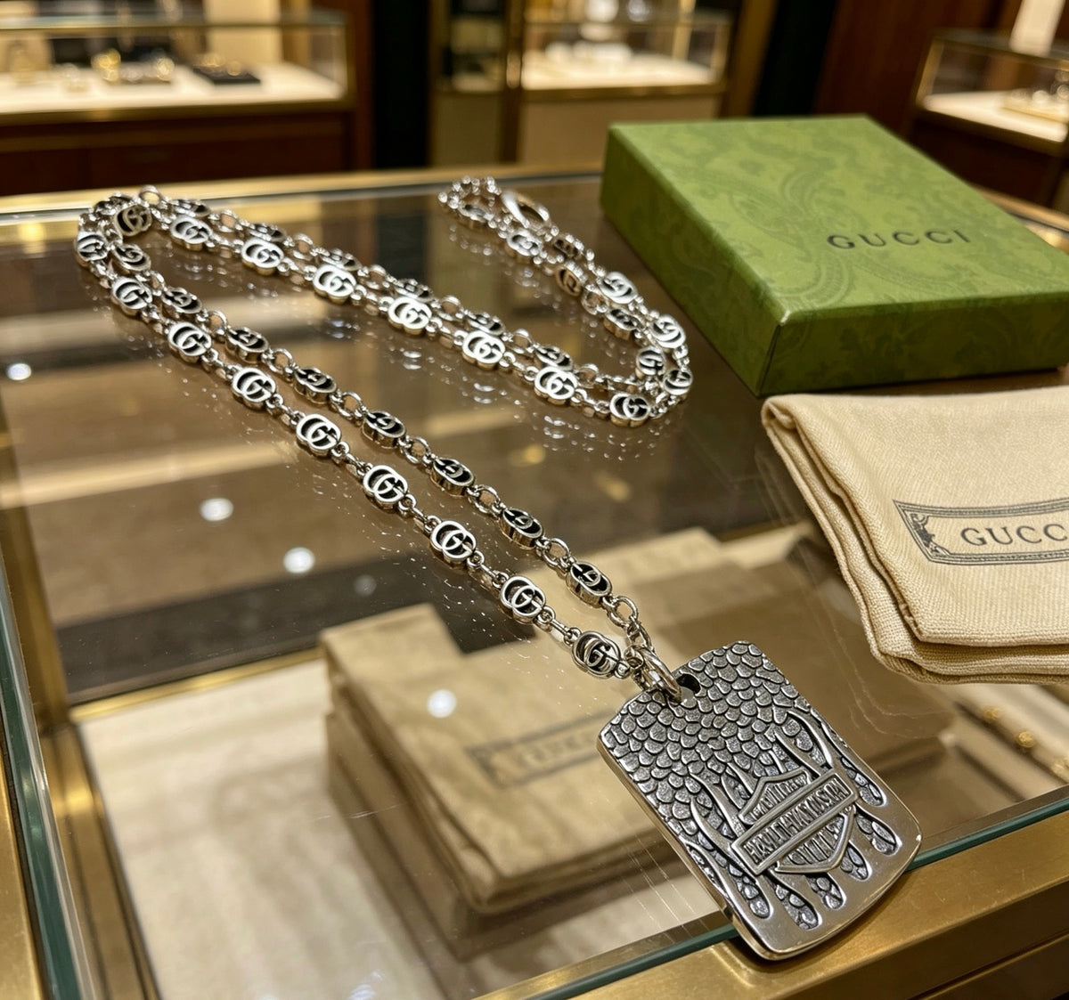 Gucci Anger Forest Interlocking G Antiqued Chain Necklace - album image 9