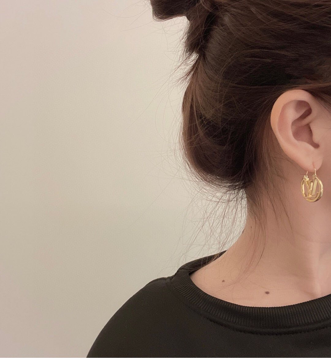 Louis Vuitton Circular Polished Earrings - album image 2