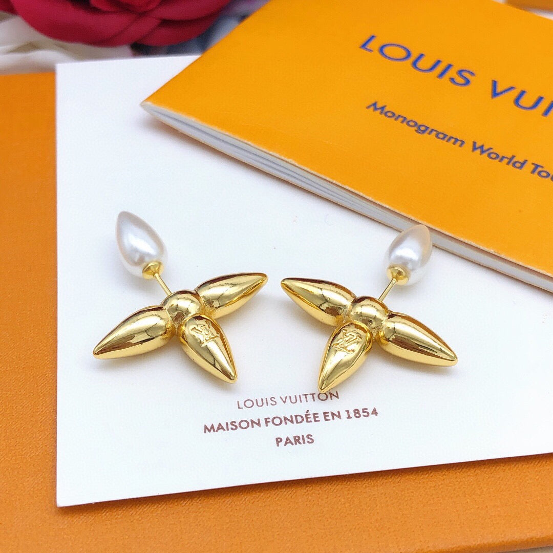 Louis Vuitton Monogram Polished Earrings - album image 3