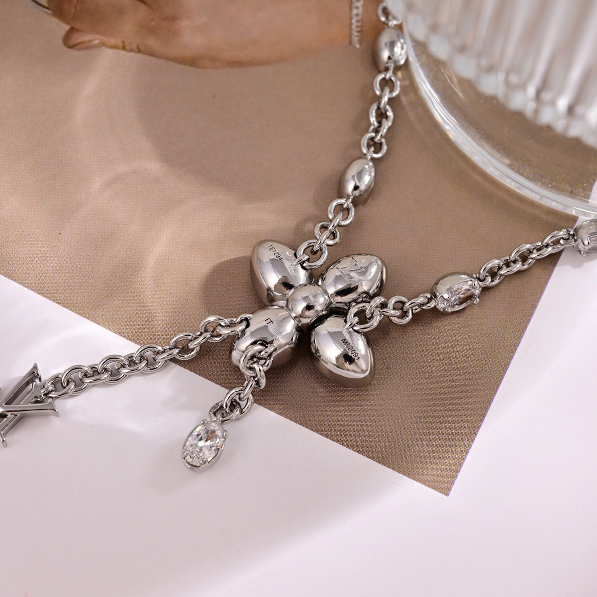 Louis Vuitton Clover Necklace - album image 2