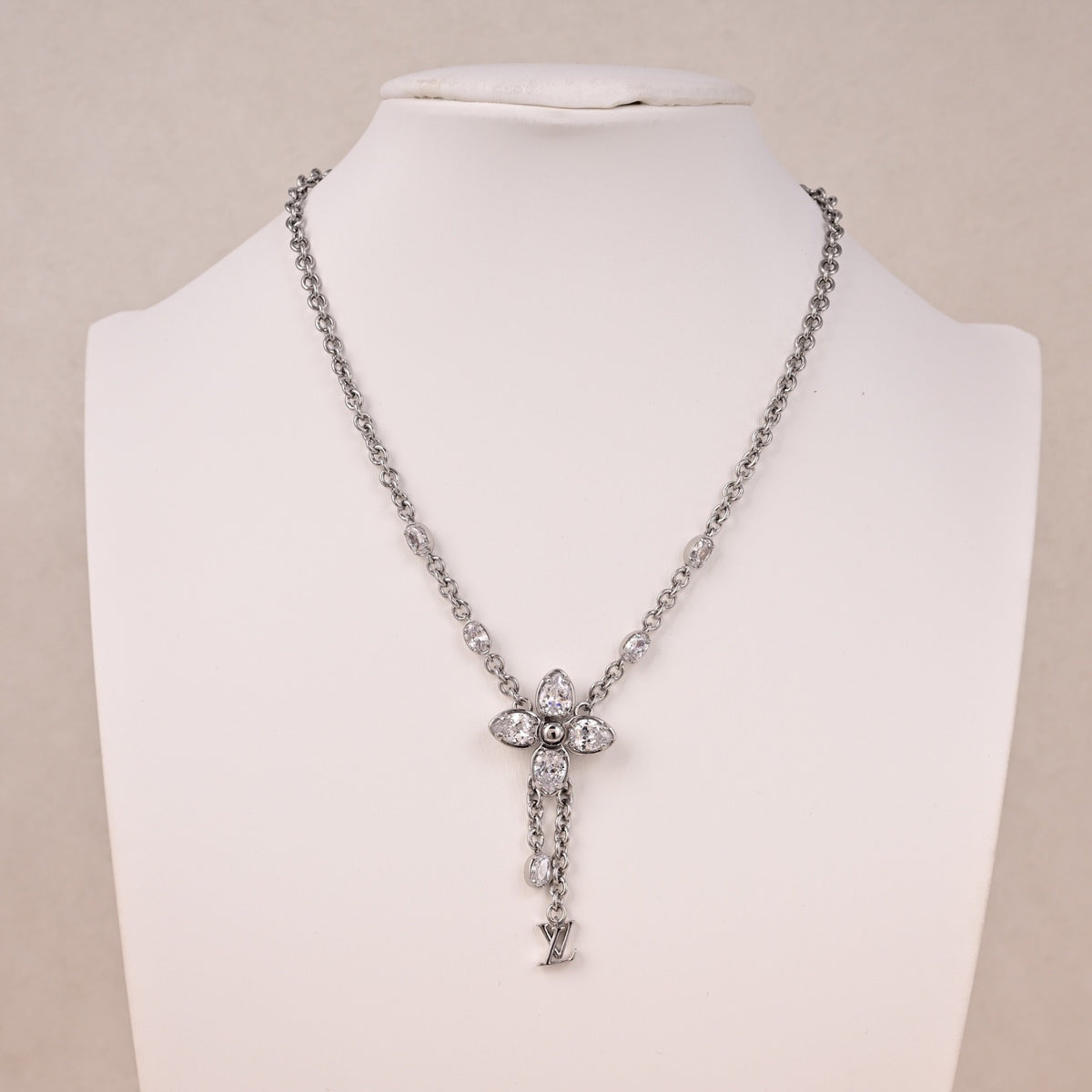 Louis Vuitton Clover Necklace - album image 1
