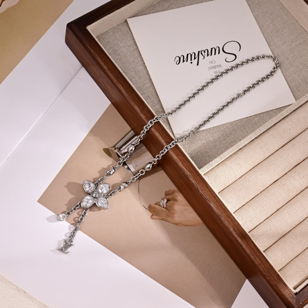 Louis Vuitton Clover Necklace - album image 4