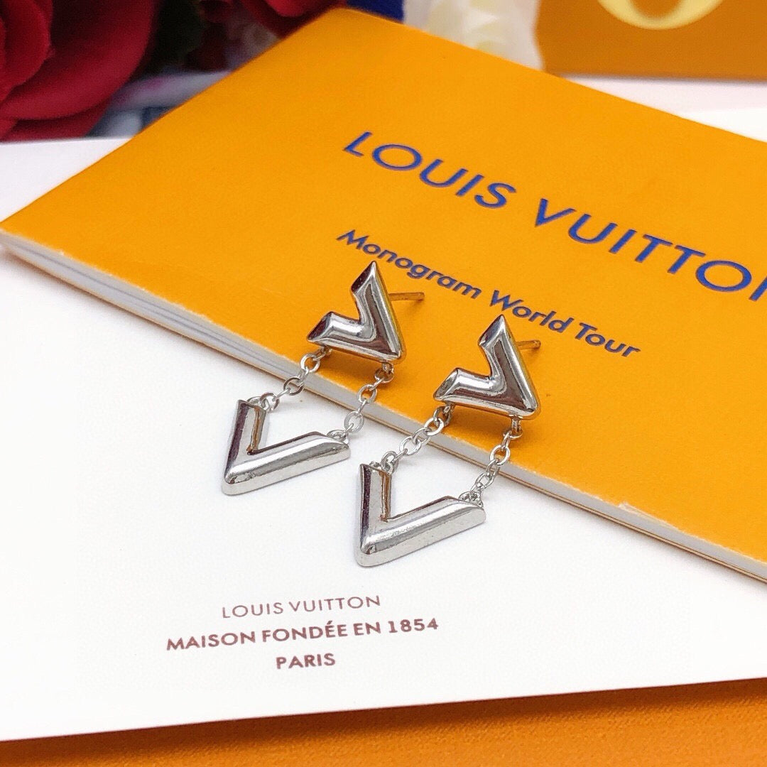 Louis Vuitton Tassel Polished Earrings - album image 3