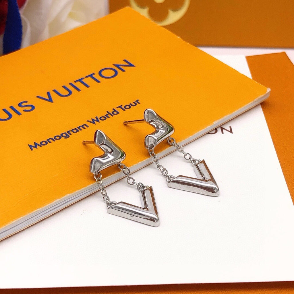Louis Vuitton Tassel Polished Earrings - album image 5