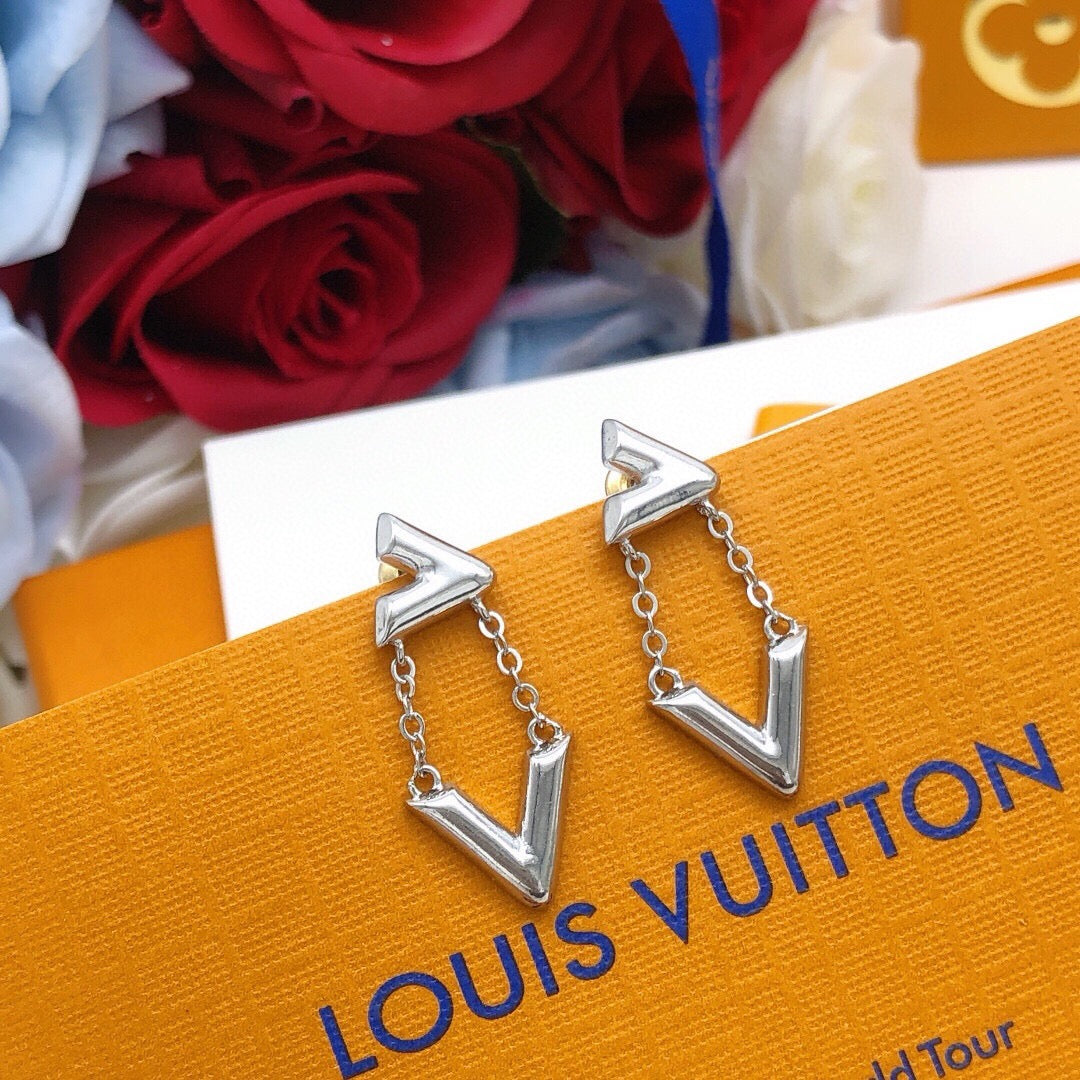 Louis Vuitton Tassel Polished Earrings - album image 7