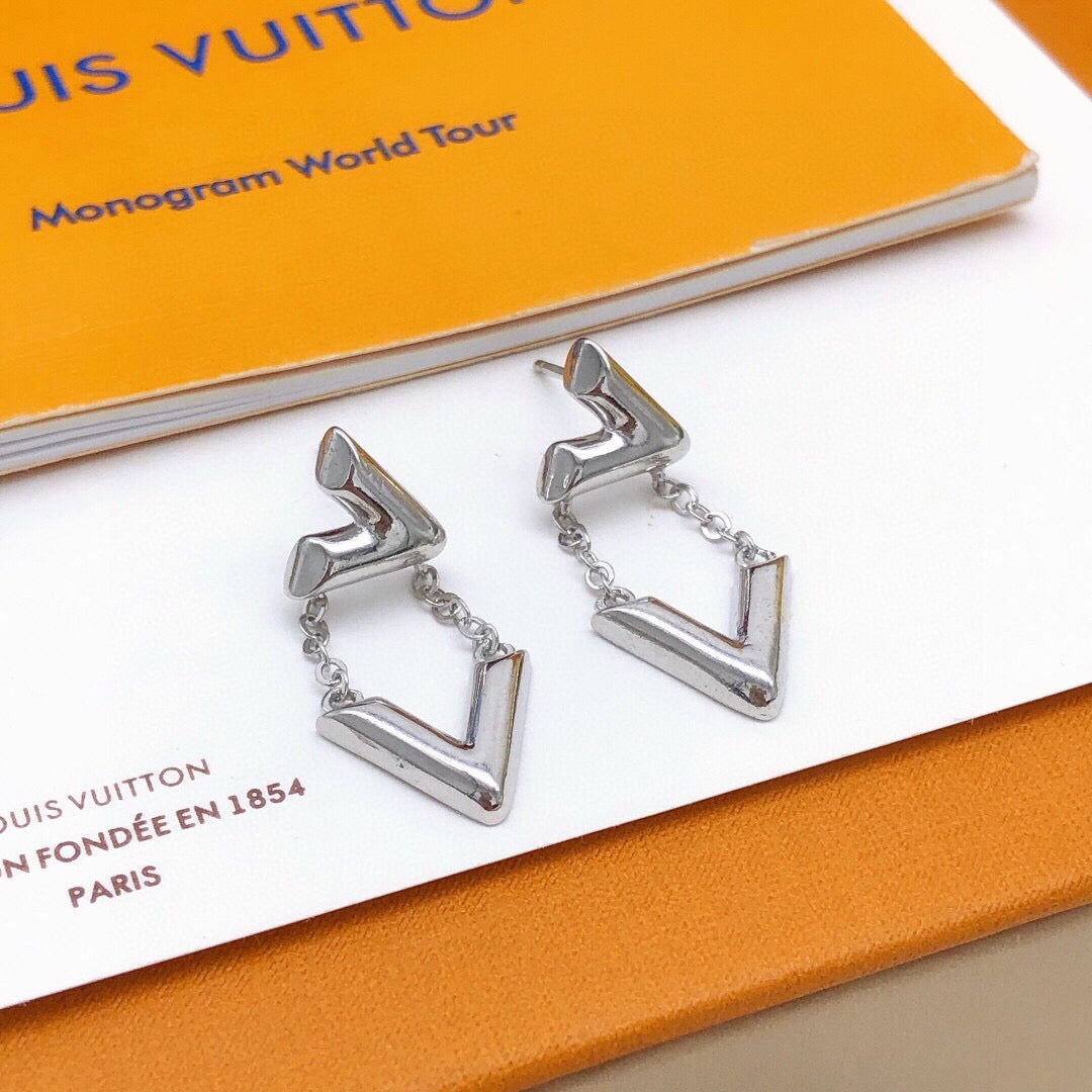 Louis Vuitton Tassel Polished Earrings - album image 2