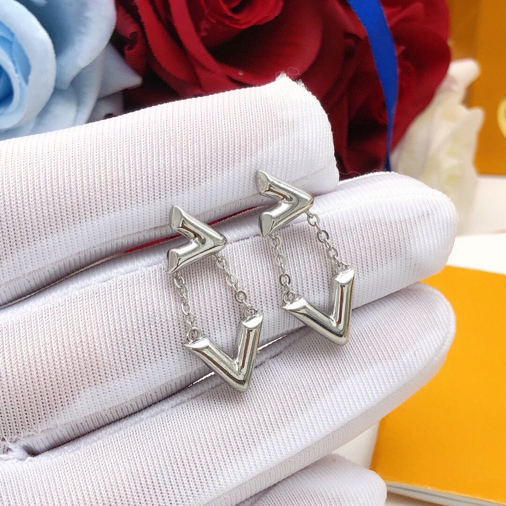 Louis Vuitton Tassel Polished Earrings - album image 4
