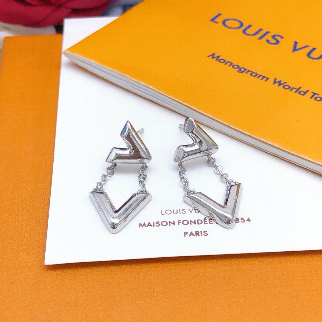 Louis Vuitton Tassel Polished Earrings - album image 1