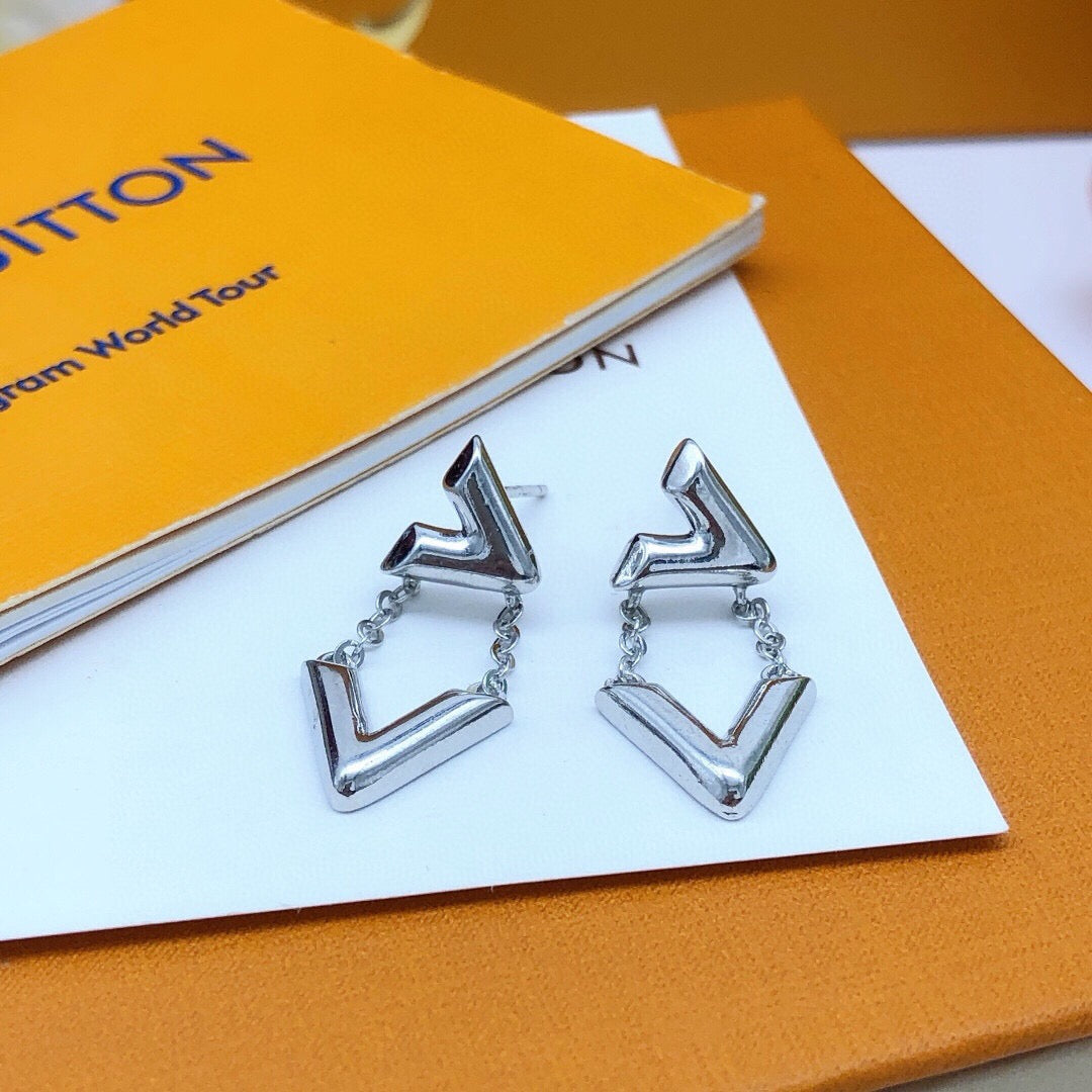 Louis Vuitton Tassel Polished Earrings - album image 9