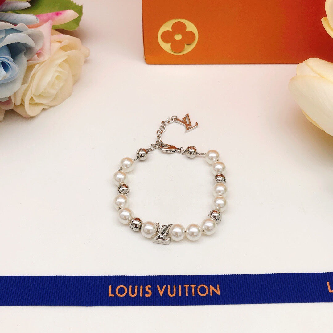 Louis Vuitton Pearl Bracelet - album image 4