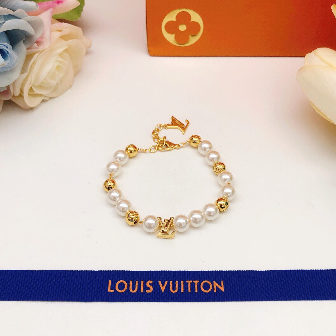 Louis Vuitton Pearl Bracelet - album image 4