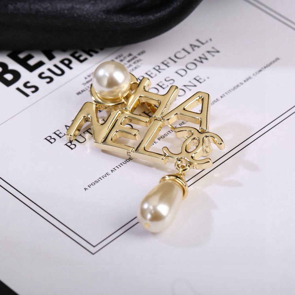 Chanel Pearl Brooch - album image 4