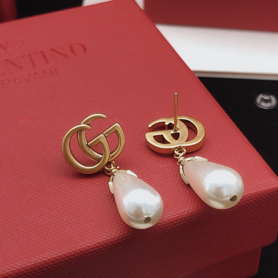 Gucci Teardrop Pearl Earrings - album image 4