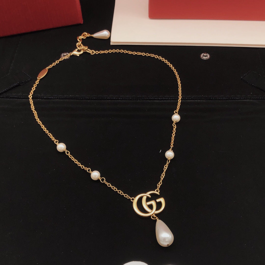 Gucci Interlocking G Pearl Necklace - album image 5