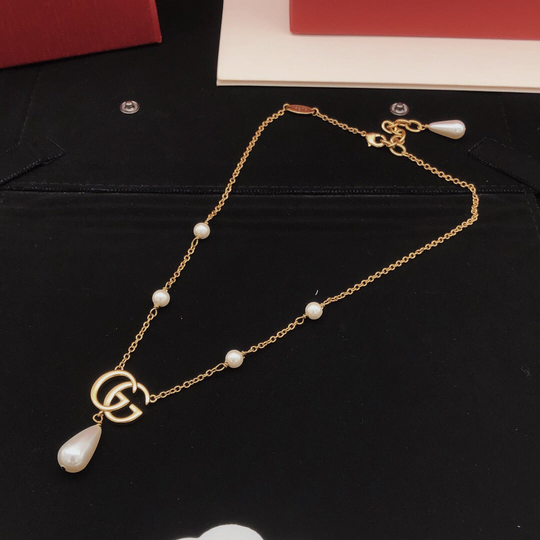 Gucci Interlocking G Pearl Necklace - album image 6