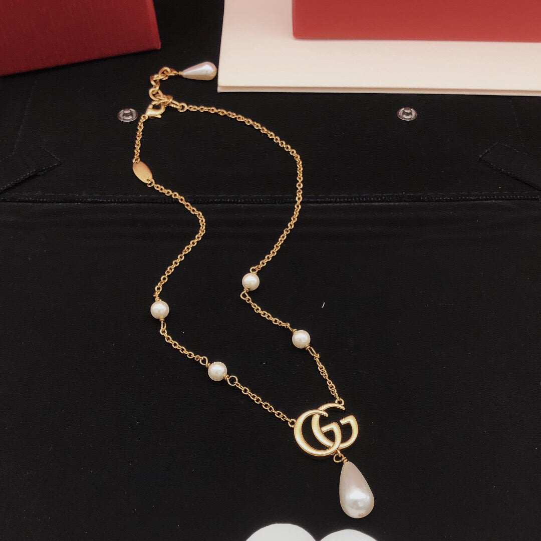 Gucci Interlocking G Pearl Necklace - album image 7
