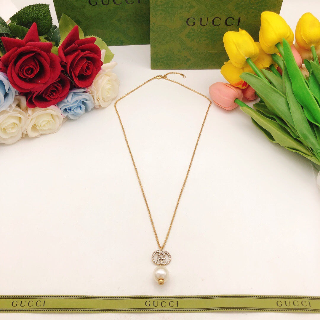 Gucci Interlocking G Pearl Necklace - album image 9
