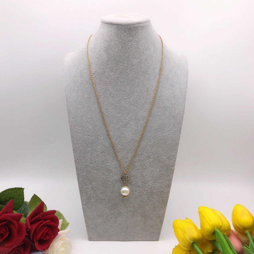 Gucci Interlocking G Pearl Necklace - album image 2