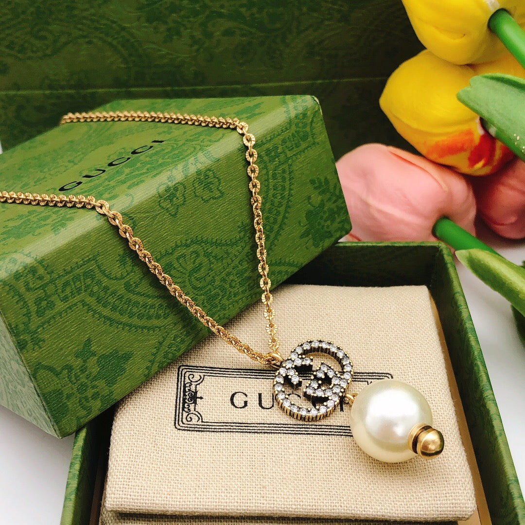 Gucci Interlocking G Pearl Necklace - album image 3