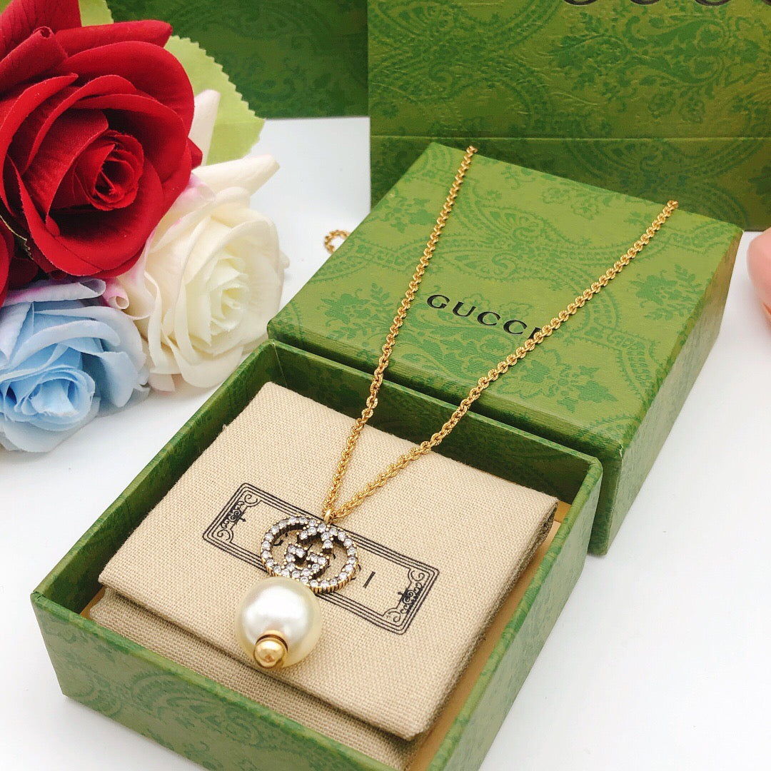 Gucci Interlocking G Pearl Necklace - album image 5