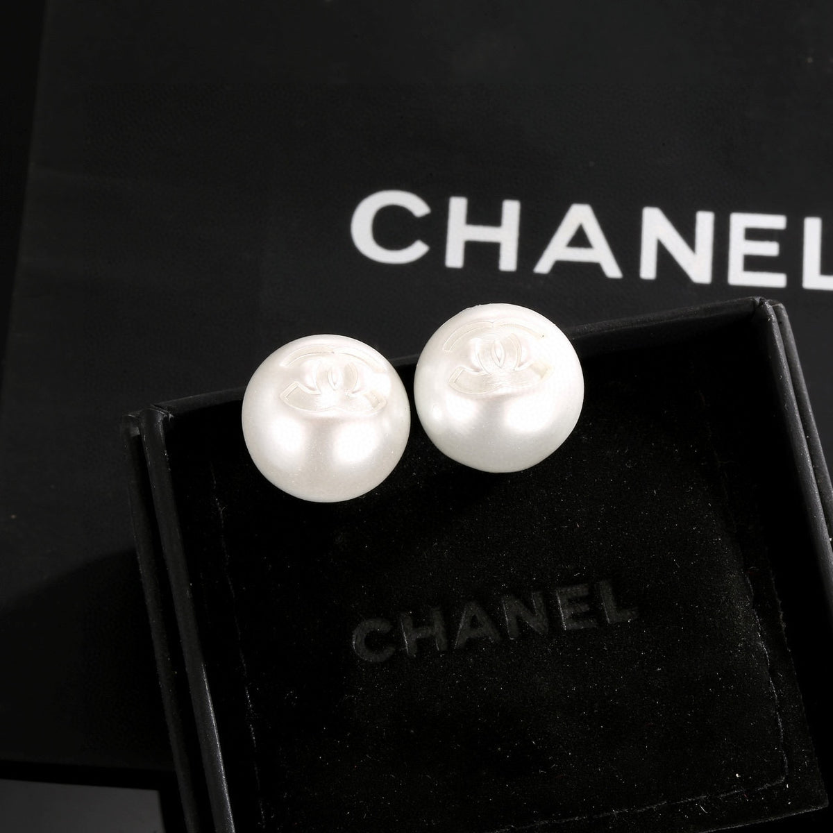 Chanel Interlocking C Resin White Circular Earrings - album image 5