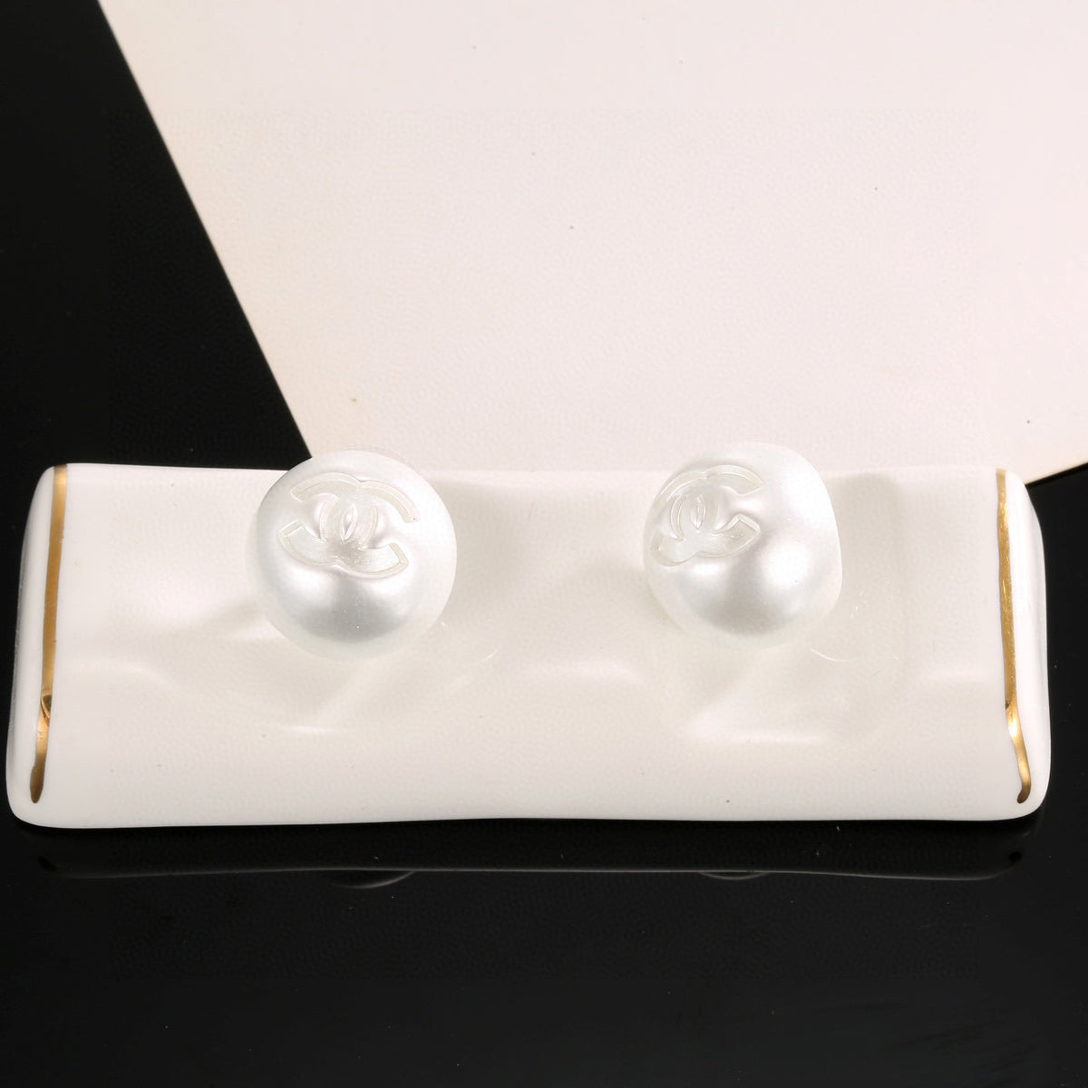 Chanel Interlocking C Resin White Circular Earrings - album image 4