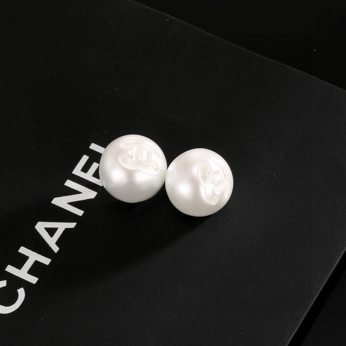 Chanel Interlocking C Resin White Circular Earrings - album image 2