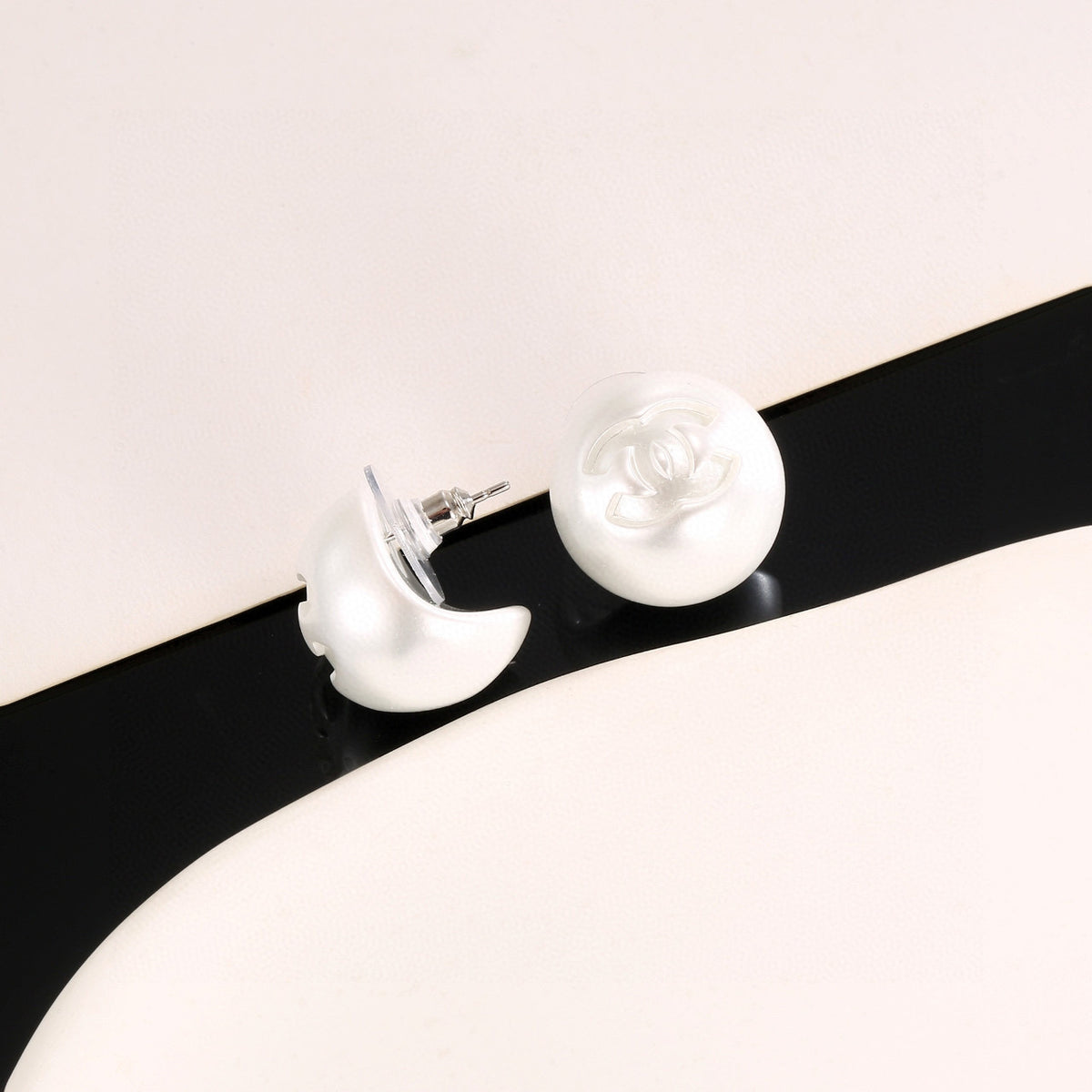 Chanel Interlocking C Resin White Circular Earrings - album image 3