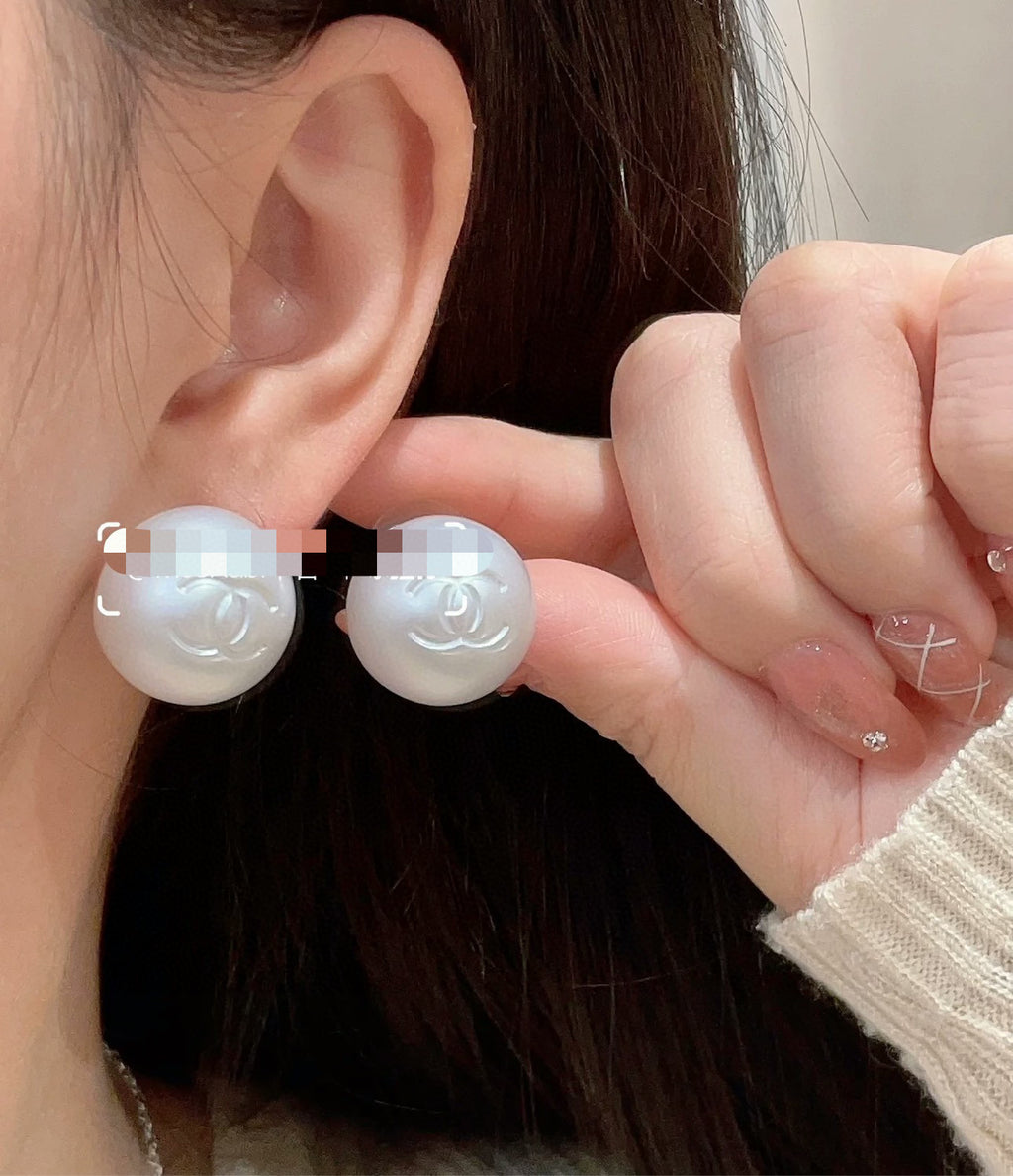 Chanel Interlocking C Resin White Circular Earrings - album image 6