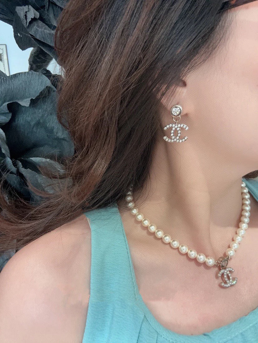 Chanel Pearl Circular Necklace - album image 7