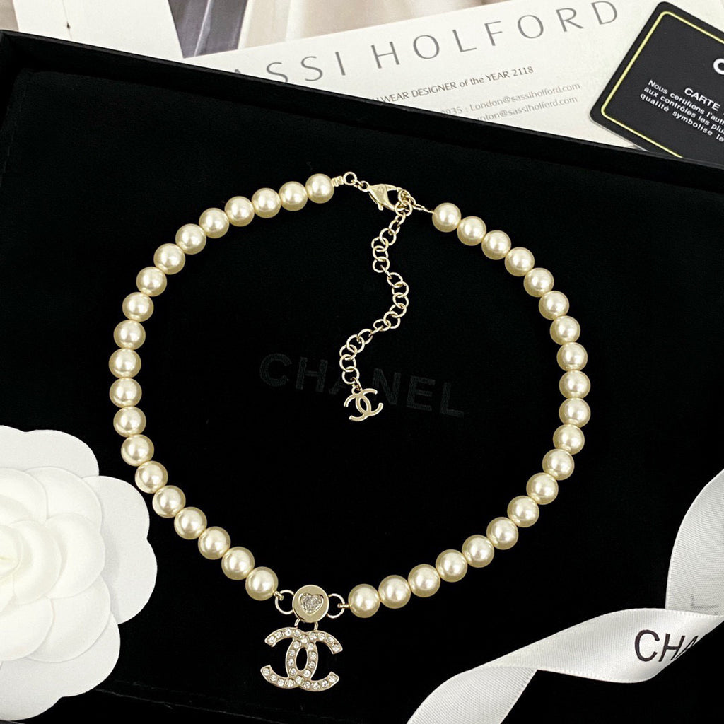 Chanel Pearl Circular Necklace - album image 3
