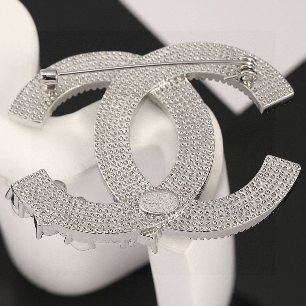 Chanel Interlocking C Pearl Brooch - album image 3