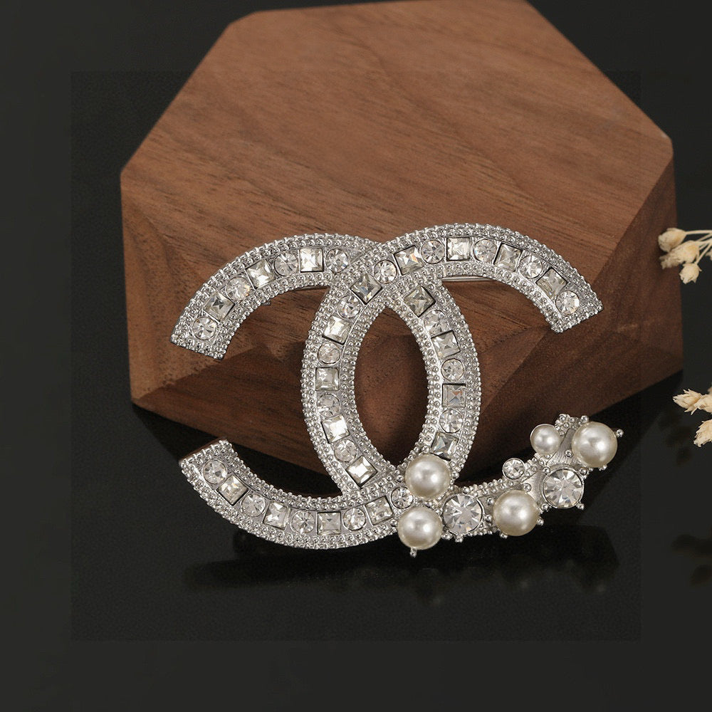 Chanel Interlocking C Pearl Brooch - album image 6