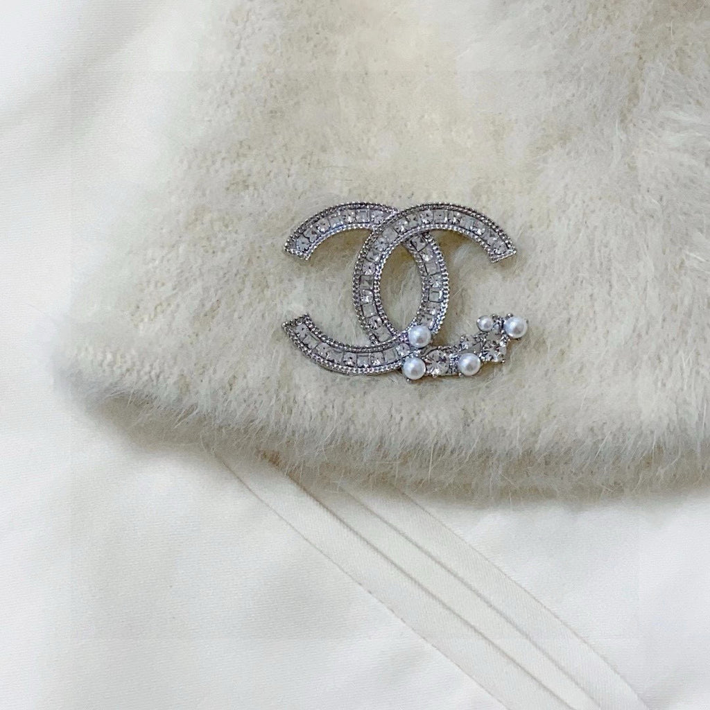 Chanel Interlocking C Pearl Brooch - album image 5