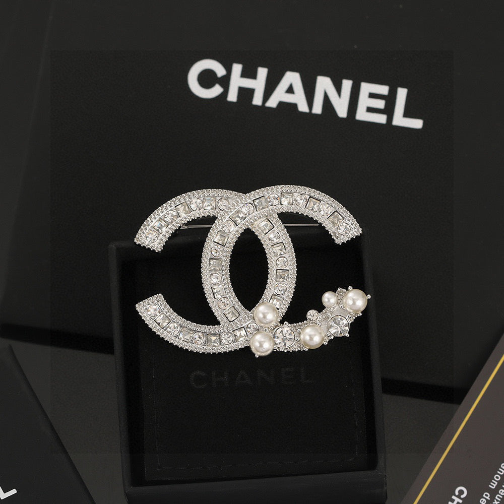 Chanel Interlocking C Pearl Brooch - album image 1