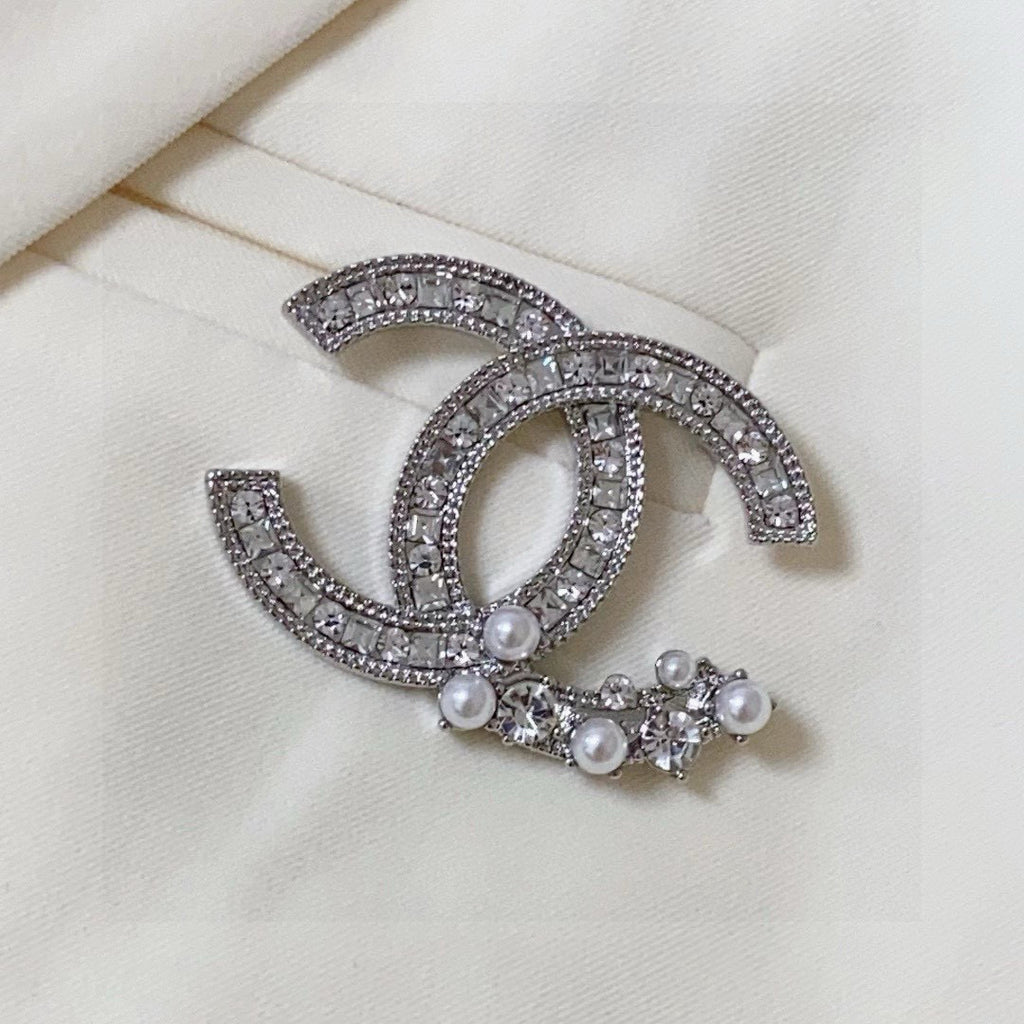 Chanel Interlocking C Pearl Brooch - album image 7