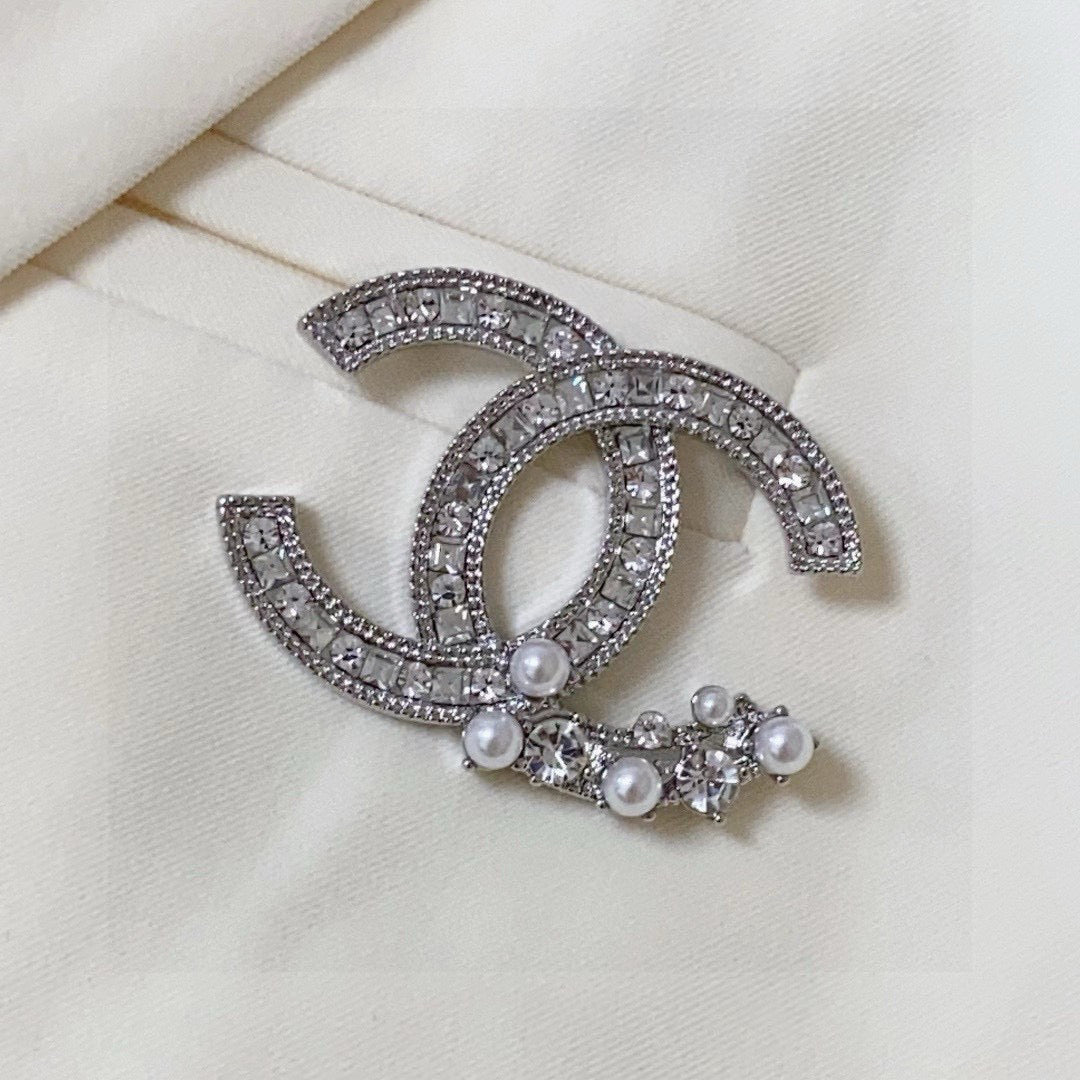 Chanel Interlocking C Pearl Brooch - album image 7