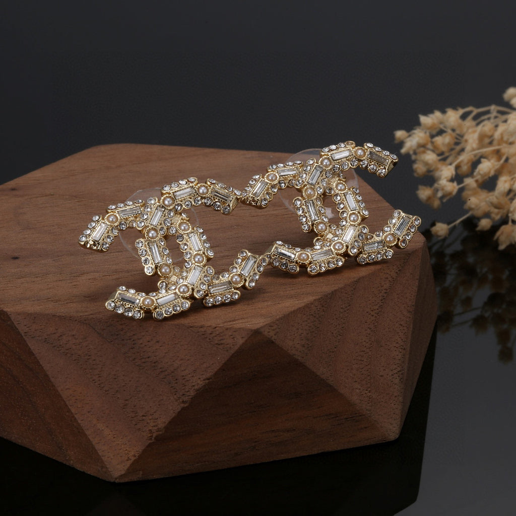Chanel Pearl Outline CC Brooch - album image 5