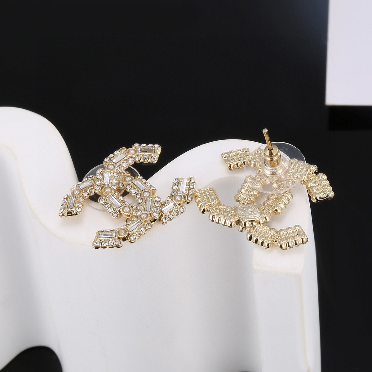 Chanel Pearl Outline CC Brooch - album image 7
