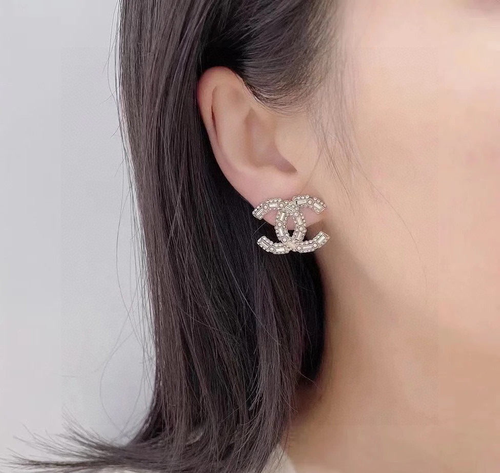 Chanel Pearl Outline CC Brooch - album image 6
