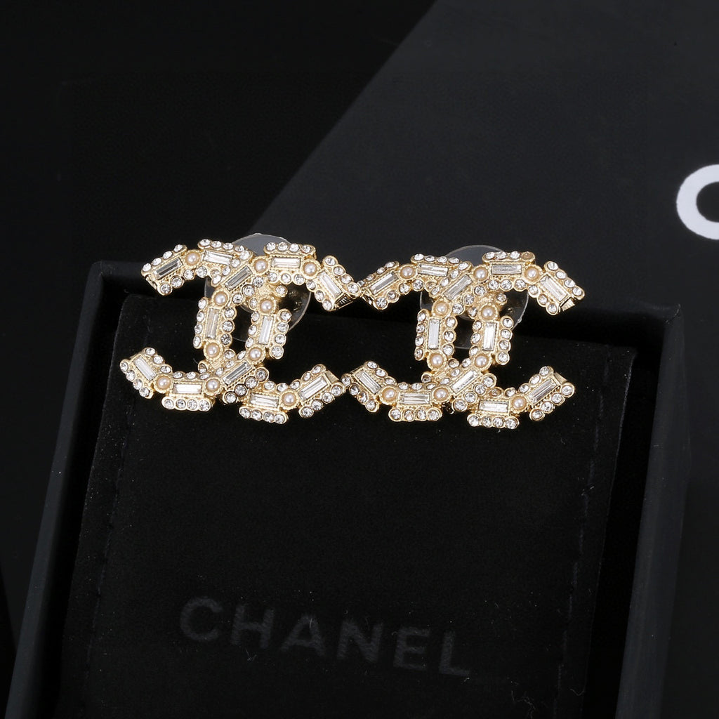 Chanel Pearl Outline CC Brooch - album image 1