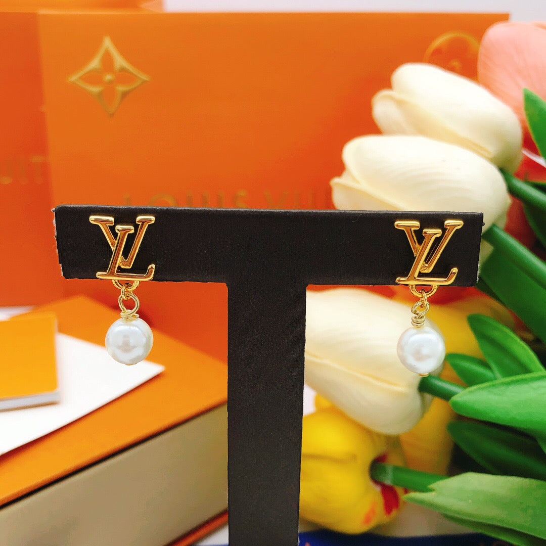 Louis Vuitton Pearl Earrings - album image 5