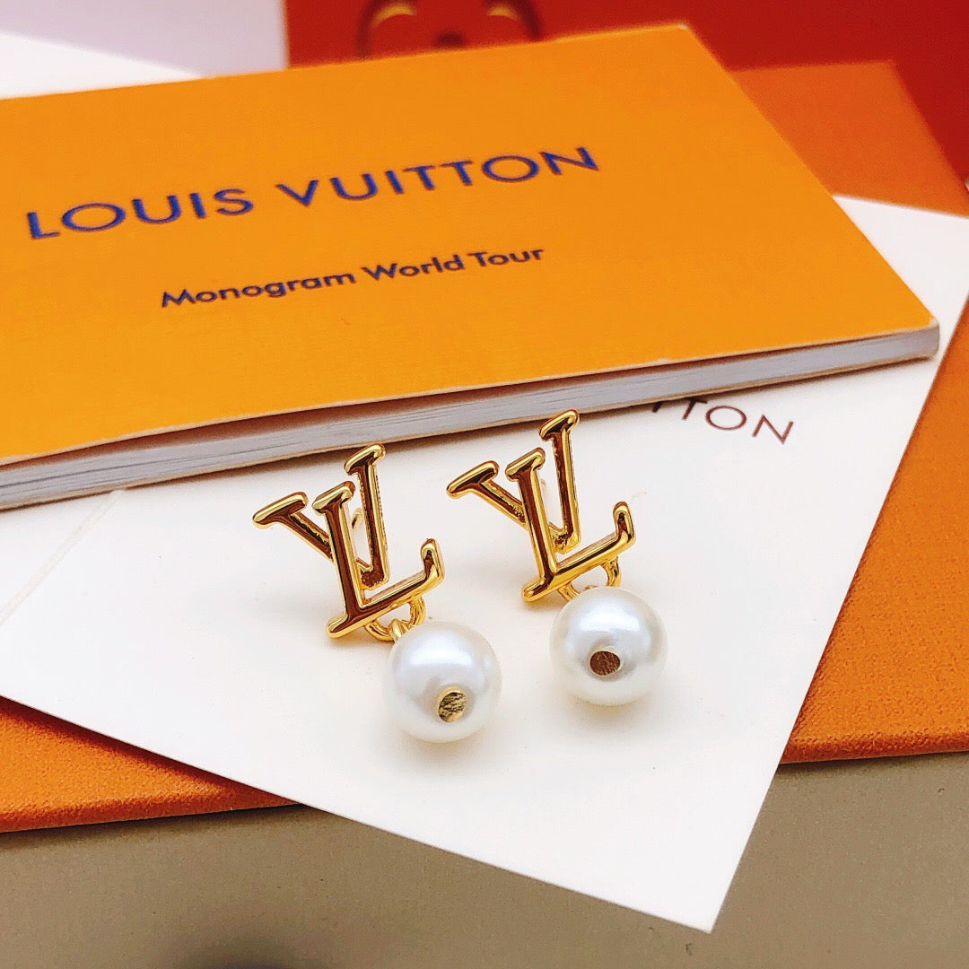 Louis Vuitton Pearl Earrings - album image 4