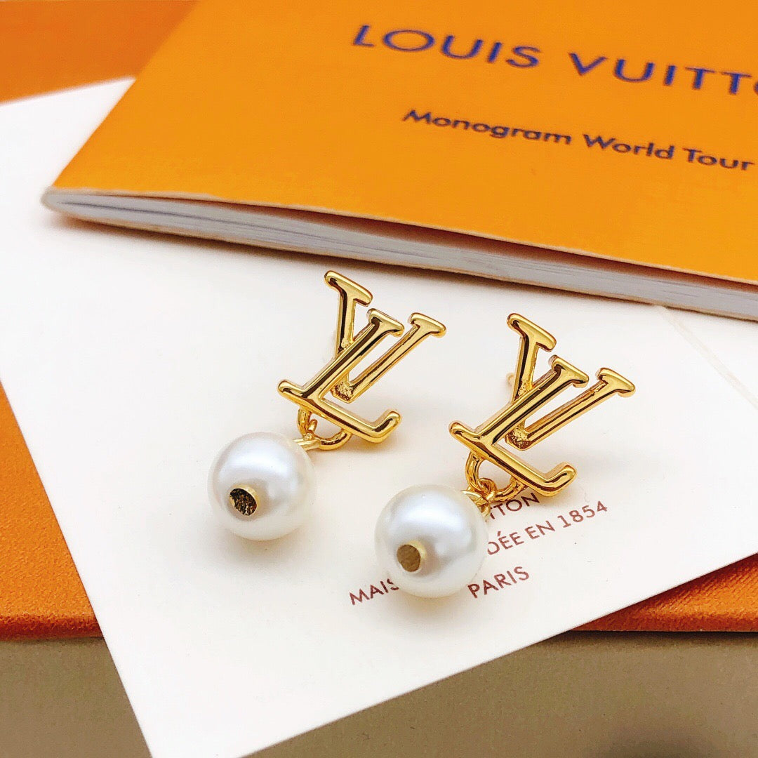 Louis Vuitton Pearl Earrings - album image 3