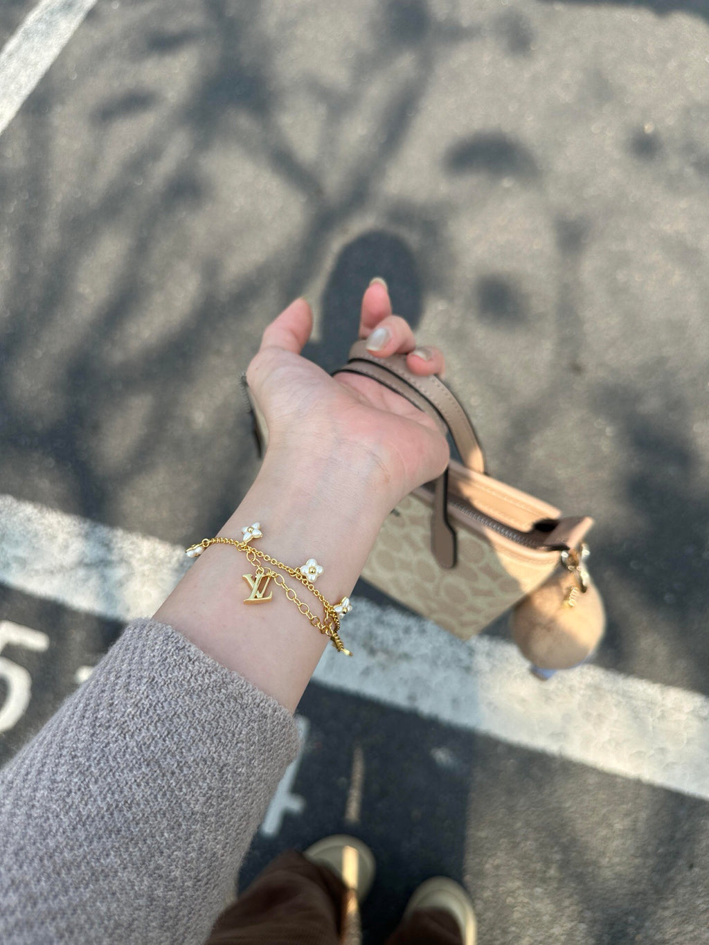 Louis Vuitton White Flower Bracelet - album image 4