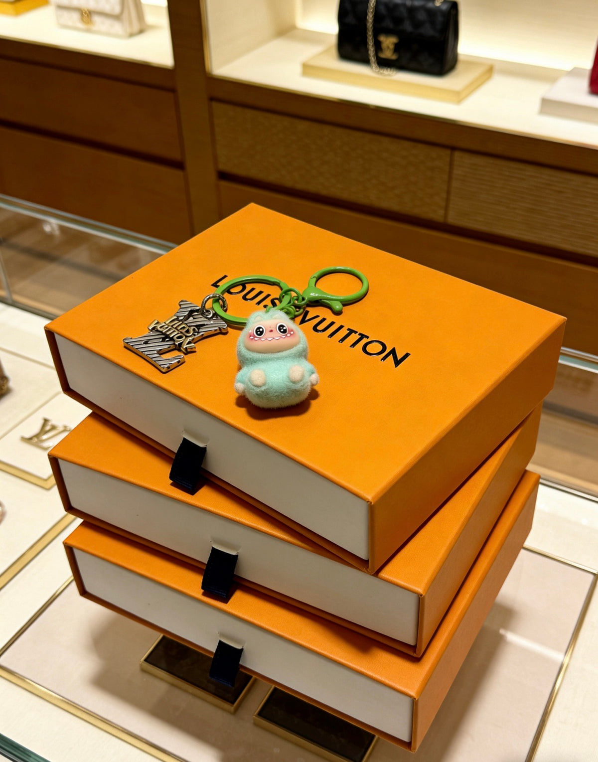 Louis Vuitton Green Character Keychain with Ring and Star Charm - album image 6