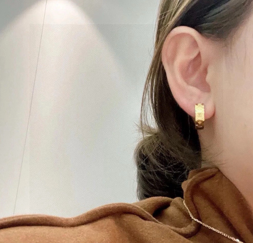 Louis Vuitton Iconic Clover Flower Monogram Openwork Twisted Earrings - album image 3