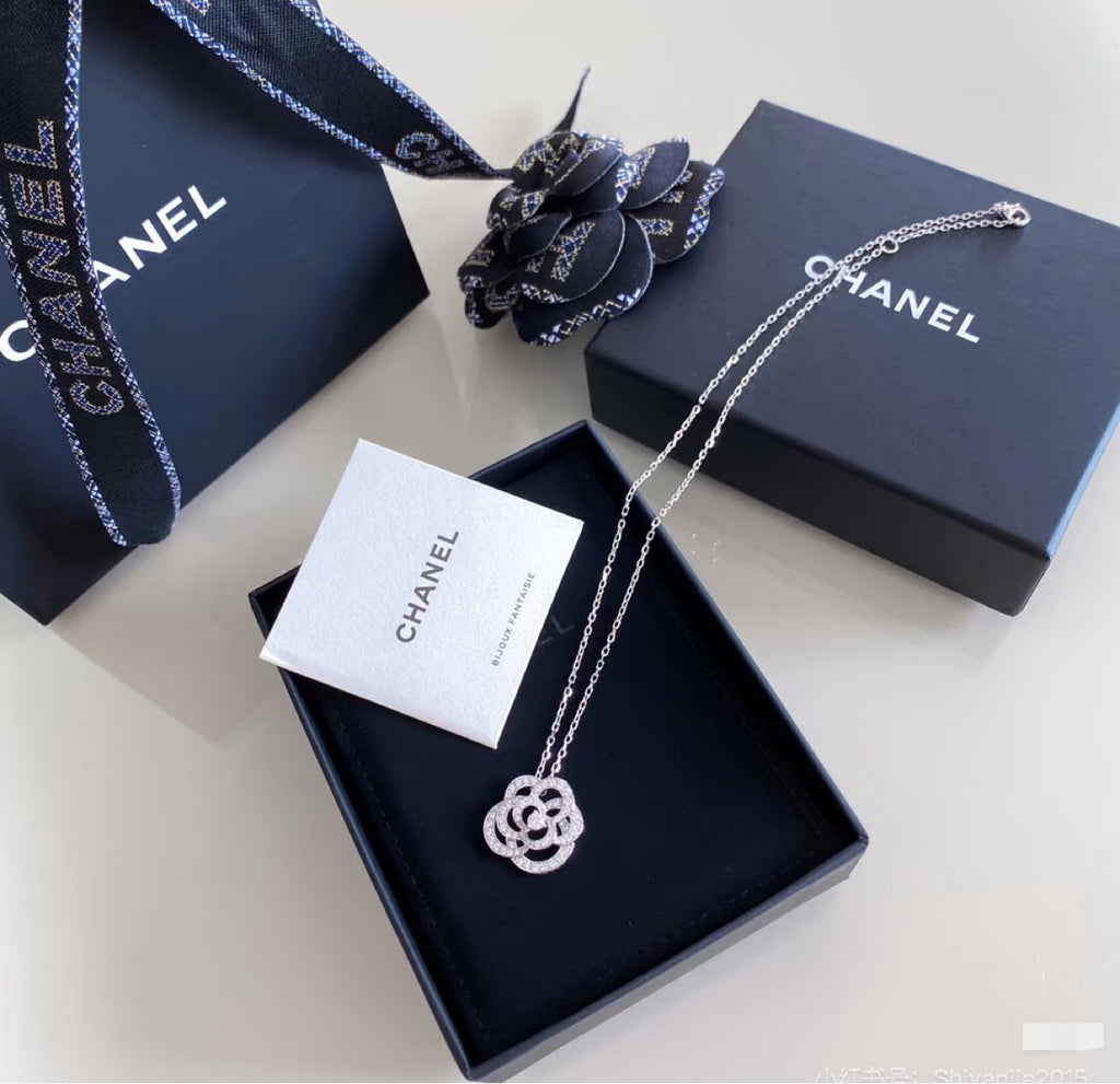 Chanel Camellia Openwork Necklace - album image 5